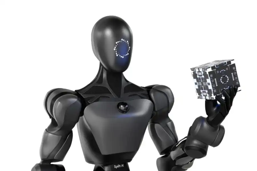 Khác với AI thuần túy trong phần mềm, AI hiện thân cho phép máy móc “cảm nhận - suy luận - hành động” trong môi trường thực, qua đó mở rộng khả năng thay thế con người trong những công việc vừa phức tạp, vừa tiềm ẩn rủi ro cao. Ảnh: South China Morning Post