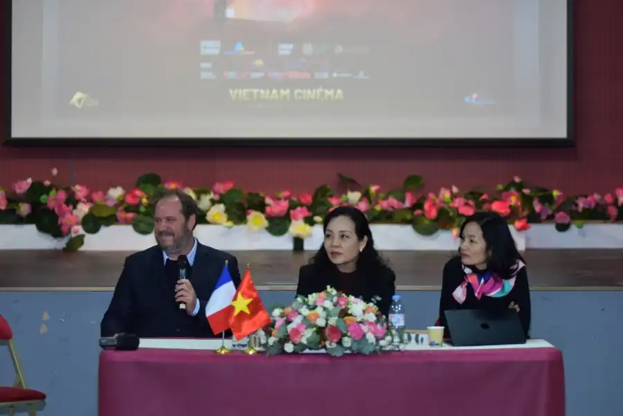 Các diễn giả tại Tọa đàm “Điện ảnh Việt Nam và Pháp : Cơ hội hợp tác” diễn ra vào ngày 4/12 tại Pháp.