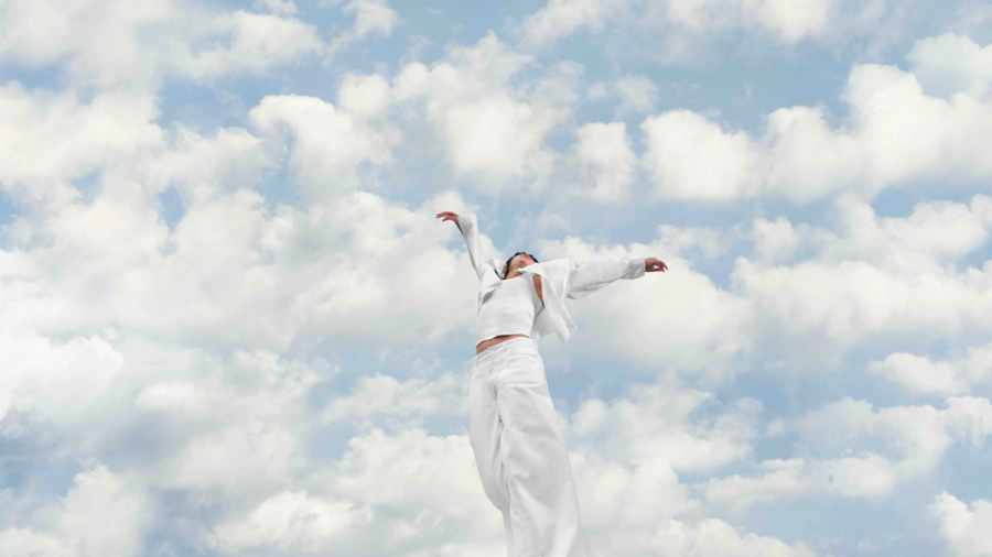 Màu của năm 2026 là lời mời trở về sự giản dị, tinh khiết và những khởi đầu mới.