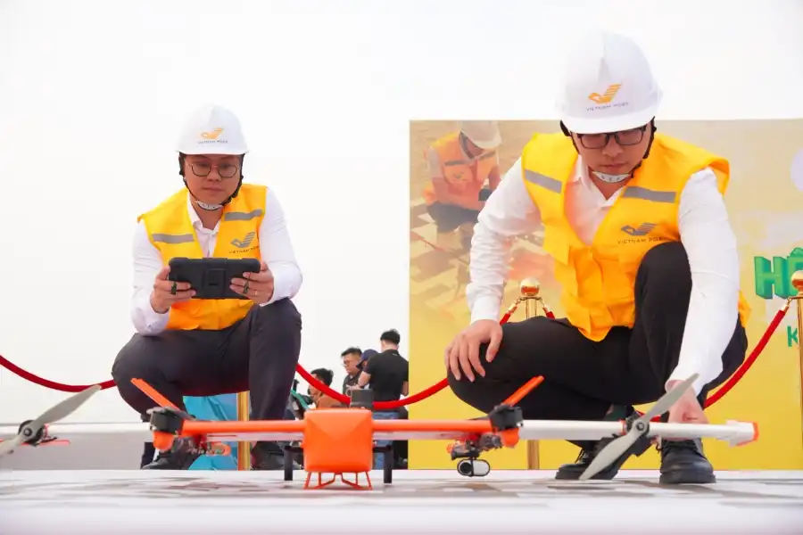 Lần đầu tiên thí điểm dùng thiết bị bay không người lái UAV vận chuyển trong y tế
