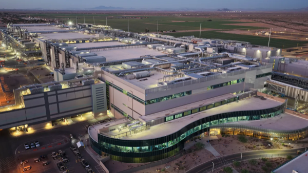 Nhà máy sản xuất chip Fab 52 của Intel ở Arizona.