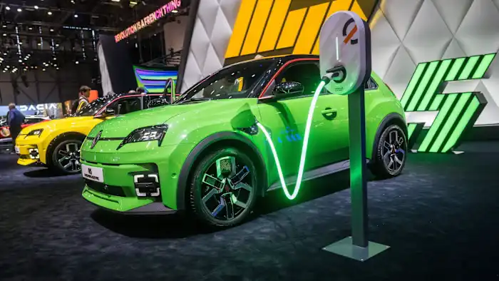 Xe điện: “Lõi” chiến lược của các hãng xe Âu dù rào cản pháp lý hạ nhiệt